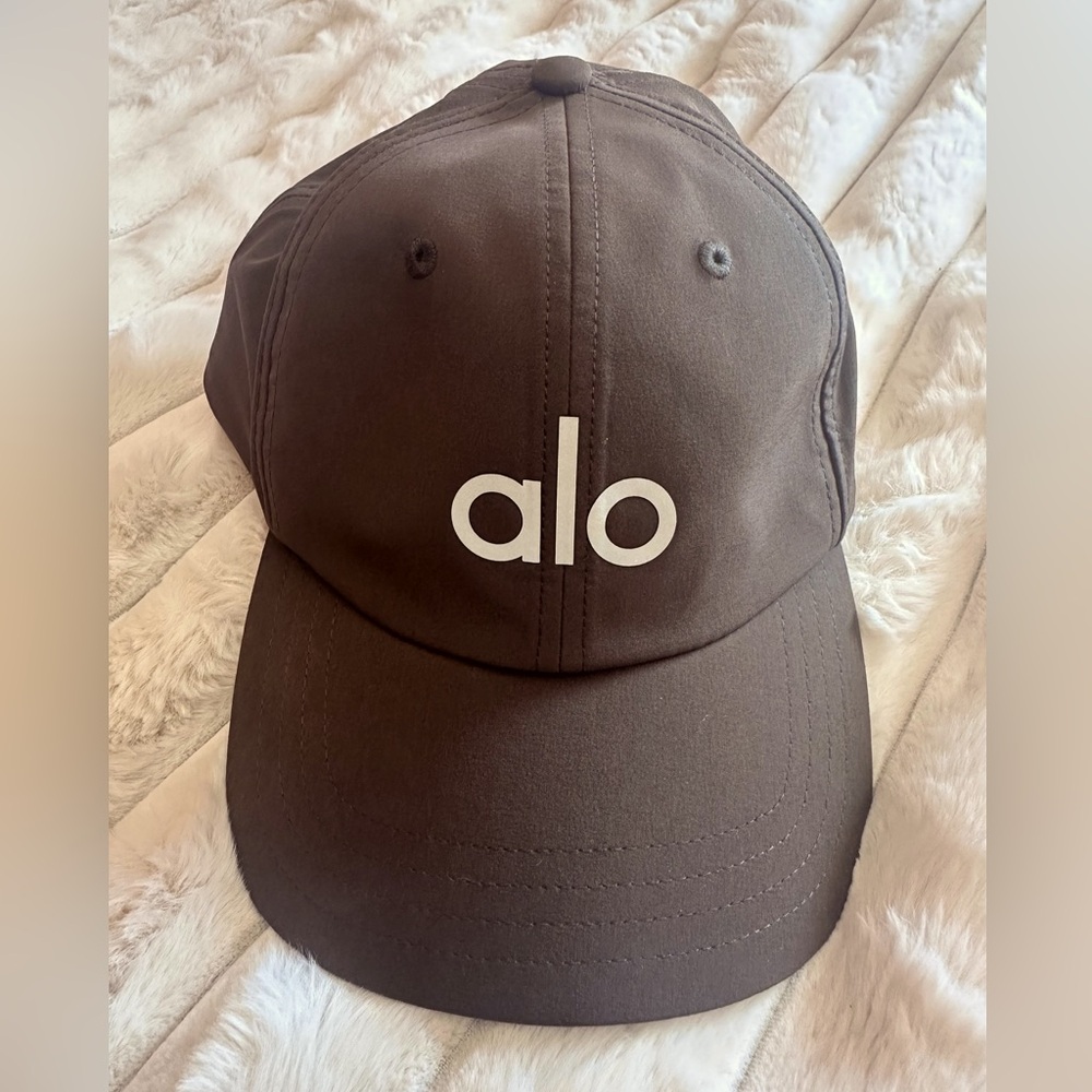 Alo Performance Hat- Espresso. New without tags. Never worn